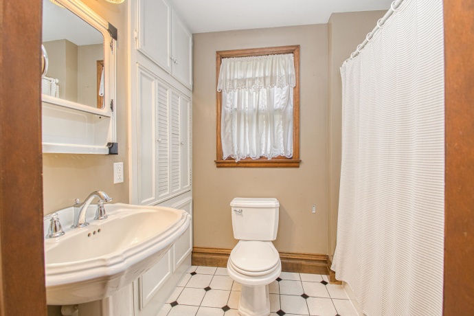 380 Greenwood, EAST DUBUQUE, Illinois 61025, 4 Bedrooms Bedrooms, ,2 BathroomsBathrooms,House,For Sale,Greenwood,202602719