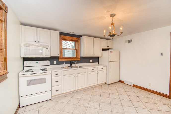 380 Greenwood, EAST DUBUQUE, Illinois 61025, 4 Bedrooms Bedrooms, ,2 BathroomsBathrooms,House,For Sale,Greenwood,202602719