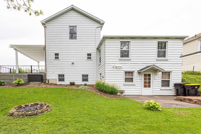 380 Greenwood, EAST DUBUQUE, Illinois 61025, 4 Bedrooms Bedrooms, ,2 BathroomsBathrooms,House,For Sale,Greenwood,202602719