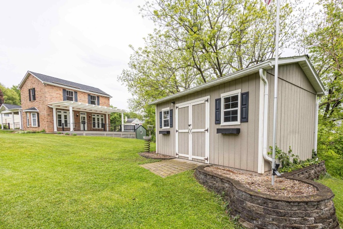 380 Greenwood, EAST DUBUQUE, Illinois 61025, 4 Bedrooms Bedrooms, ,2 BathroomsBathrooms,House,For Sale,Greenwood,202602719