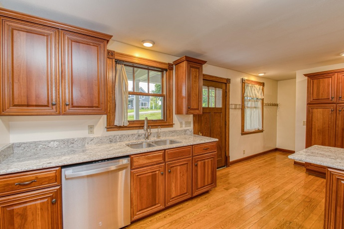 380 Greenwood, EAST DUBUQUE, Illinois 61025, 4 Bedrooms Bedrooms, ,2 BathroomsBathrooms,House,For Sale,Greenwood,202602719