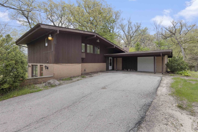 4657 Black Oak, ROCKFORD, Illinois 61101, 5 Bedrooms Bedrooms, ,2 BathroomsBathrooms,House,For Sale,Black Oak,202602733