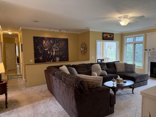 649 Roxbury, ROCKFORD, Illinois 61107, 5 Bedrooms Bedrooms, ,3 BathroomsBathrooms,House,For Sale,Roxbury,202507615