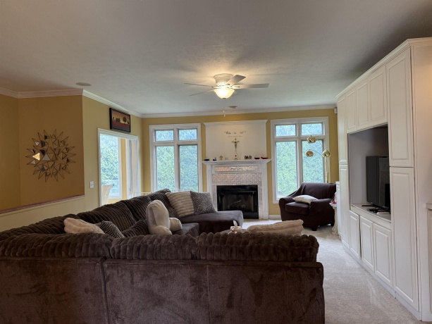 649 Roxbury, ROCKFORD, Illinois 61107, 5 Bedrooms Bedrooms, ,3 BathroomsBathrooms,House,For Sale,Roxbury,202507615
