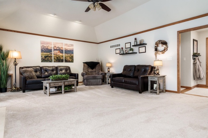 32 Shadow Ridge, ROCKFORD, Illinois 61107, 3 Bedrooms Bedrooms, ,2 BathroomsBathrooms,House,For Sale,Shadow Ridge,202602744
