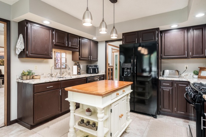 32 Shadow Ridge, ROCKFORD, Illinois 61107, 3 Bedrooms Bedrooms, ,2 BathroomsBathrooms,House,For Sale,Shadow Ridge,202602744