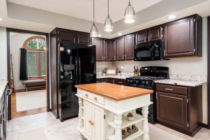 32 Shadow Ridge, ROCKFORD, Illinois 61107, 3 Bedrooms Bedrooms, ,2 BathroomsBathrooms,House,For Sale,Shadow Ridge,202602744