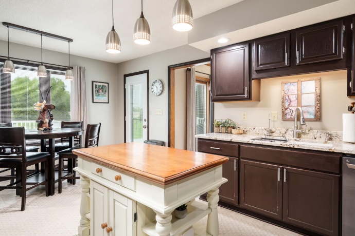 32 Shadow Ridge, ROCKFORD, Illinois 61107, 3 Bedrooms Bedrooms, ,2 BathroomsBathrooms,House,For Sale,Shadow Ridge,202602744