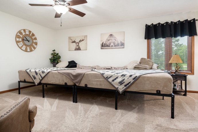 32 Shadow Ridge, ROCKFORD, Illinois 61107, 3 Bedrooms Bedrooms, ,2 BathroomsBathrooms,House,For Sale,Shadow Ridge,202602744