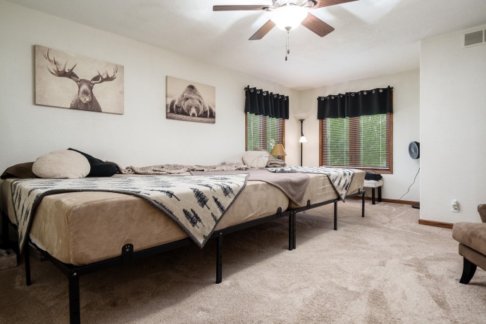 32 Shadow Ridge, ROCKFORD, Illinois 61107, 3 Bedrooms Bedrooms, ,2 BathroomsBathrooms,House,For Sale,Shadow Ridge,202602744