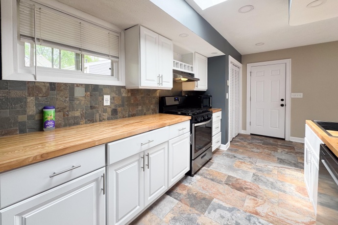 3207 Sunnyside, ROCKFORD, Illinois 61114, 3 Bedrooms Bedrooms, ,2 BathroomsBathrooms,House,For Sale,Sunnyside,202602747