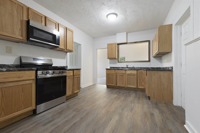 418 adams st, ROCKFORD, Illinois 61107, 3 Bedrooms Bedrooms, ,2 BathroomsBathrooms,House,For Sale,adams st,202602754