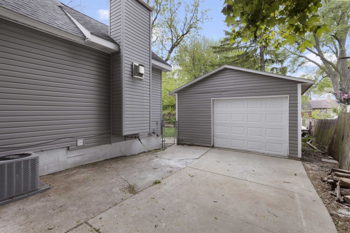 418 adams st, ROCKFORD, Illinois 61107, 3 Bedrooms Bedrooms, ,2 BathroomsBathrooms,House,For Sale,adams st,202602754