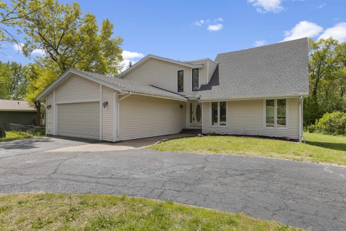 5044 Lanterne Ct, LOVES PARK, Illinois 61111, 4 Bedrooms Bedrooms, ,2 BathroomsBathrooms,House,For Sale,Lanterne Ct,202602755