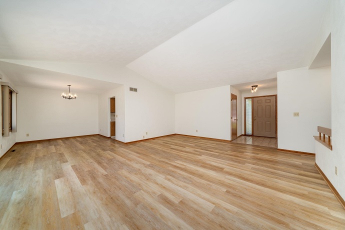 1616 Highridge, ROCKFORD, Illinois 61108, 3 Bedrooms Bedrooms, ,2 BathroomsBathrooms,House,For Sale,Highridge,202602765