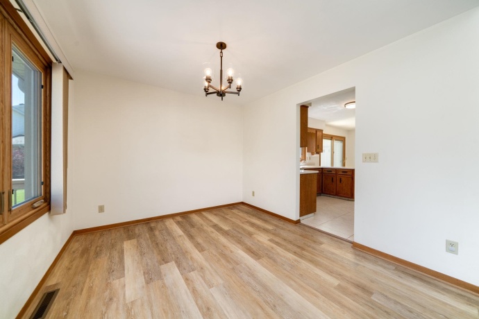 1616 Highridge, ROCKFORD, Illinois 61108, 3 Bedrooms Bedrooms, ,2 BathroomsBathrooms,House,For Sale,Highridge,202602765
