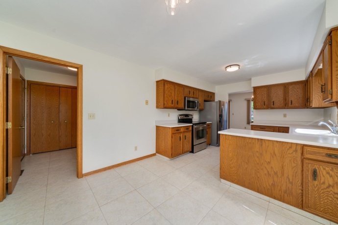 1616 Highridge, ROCKFORD, Illinois 61108, 3 Bedrooms Bedrooms, ,2 BathroomsBathrooms,House,For Sale,Highridge,202602765