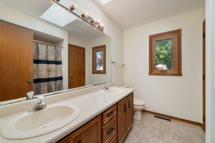 1616 Highridge, ROCKFORD, Illinois 61108, 3 Bedrooms Bedrooms, ,2 BathroomsBathrooms,House,For Sale,Highridge,202602765