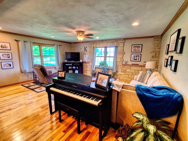 7009 Pearl City, FREEPORT, Illinois 61032, 3 Bedrooms Bedrooms, ,1 BathroomBathrooms,House,For Sale,Pearl City,202602774