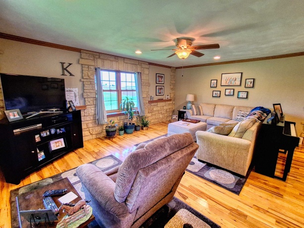 7009 Pearl City, FREEPORT, Illinois 61032, 3 Bedrooms Bedrooms, ,1 BathroomBathrooms,House,For Sale,Pearl City,202602774