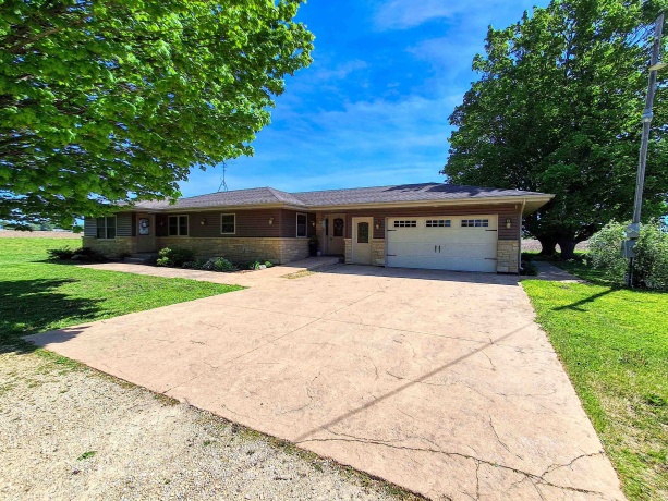 7009 Pearl City, FREEPORT, Illinois 61032, 3 Bedrooms Bedrooms, ,1 BathroomBathrooms,House,For Sale,Pearl City,202602774