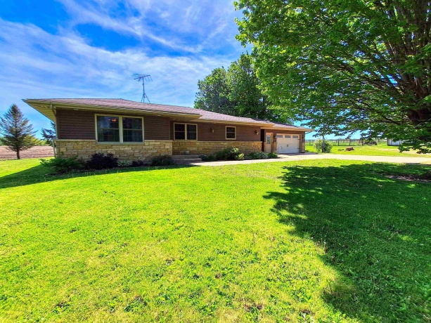 7009 Pearl City, FREEPORT, Illinois 61032, 3 Bedrooms Bedrooms, ,1 BathroomBathrooms,House,For Sale,Pearl City,202602774
