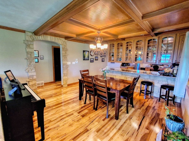 7009 Pearl City, FREEPORT, Illinois 61032, 3 Bedrooms Bedrooms, ,1 BathroomBathrooms,House,For Sale,Pearl City,202602774