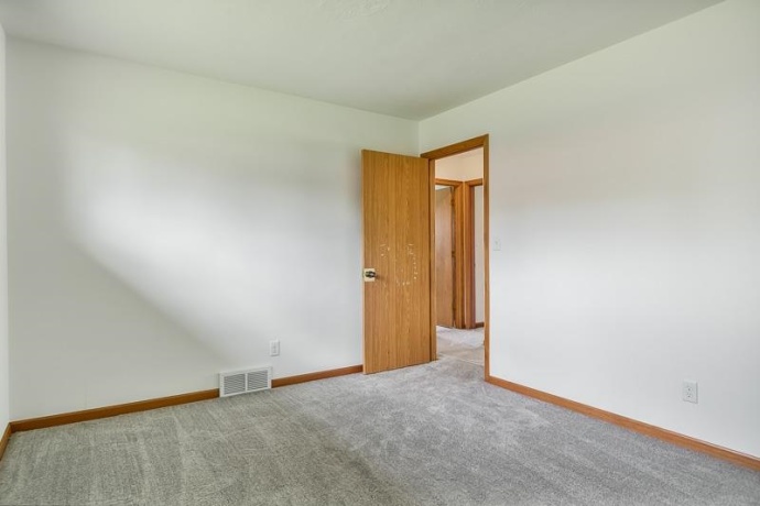320 MARSHALL, BELVIDERE, Illinois 61008, 3 Bedrooms Bedrooms, ,1 BathroomBathrooms,House,For Sale,MARSHALL,202602776
