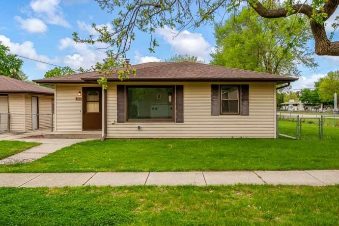 320 MARSHALL, BELVIDERE, Illinois 61008, 3 Bedrooms Bedrooms, ,1 BathroomBathrooms,House,For Sale,MARSHALL,202602776