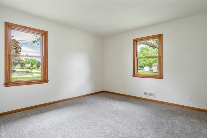 320 MARSHALL, BELVIDERE, Illinois 61008, 3 Bedrooms Bedrooms, ,1 BathroomBathrooms,House,For Sale,MARSHALL,202602776