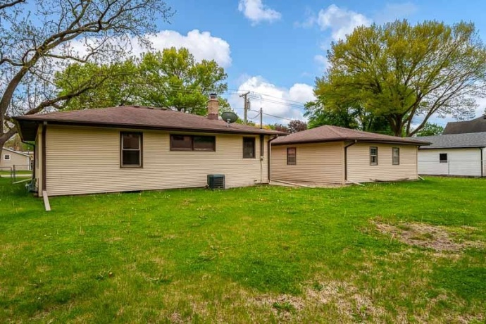 320 MARSHALL, BELVIDERE, Illinois 61008, 3 Bedrooms Bedrooms, ,1 BathroomBathrooms,House,For Sale,MARSHALL,202602776