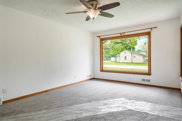 320 MARSHALL, BELVIDERE, Illinois 61008, 3 Bedrooms Bedrooms, ,1 BathroomBathrooms,House,For Sale,MARSHALL,202602776
