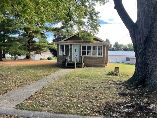 913 15th, FREEPORT, Illinois 61032, 2 Bedrooms Bedrooms, ,1 BathroomBathrooms,House,For Sale,15th,202602777