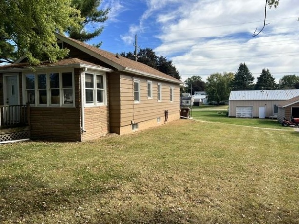 913 15th, FREEPORT, Illinois 61032, 2 Bedrooms Bedrooms, ,1 BathroomBathrooms,House,For Sale,15th,202602777