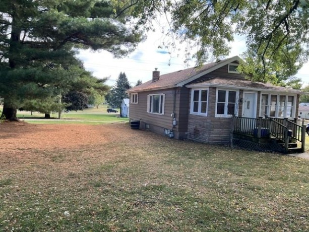 913 15th, FREEPORT, Illinois 61032, 2 Bedrooms Bedrooms, ,1 BathroomBathrooms,House,For Sale,15th,202602777