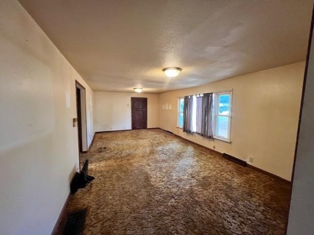 913 15th, FREEPORT, Illinois 61032, 2 Bedrooms Bedrooms, ,1 BathroomBathrooms,House,For Sale,15th,202602777