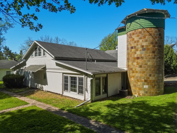 1650-1654 Hance, FREEPORT, Illinois 61032, ,Mixed Use,For Sale,Hance,202602783