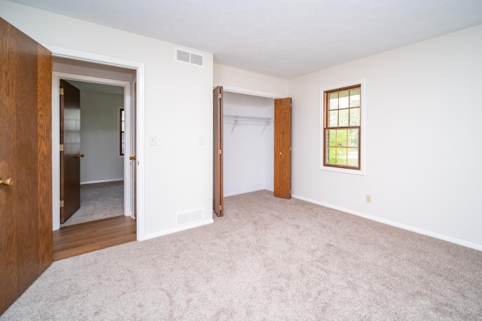 7607 Larwinn, ROCKFORD, Illinois 61107, 3 Bedrooms Bedrooms, ,2 BathroomsBathrooms,House,For Sale,Larwinn,202602782