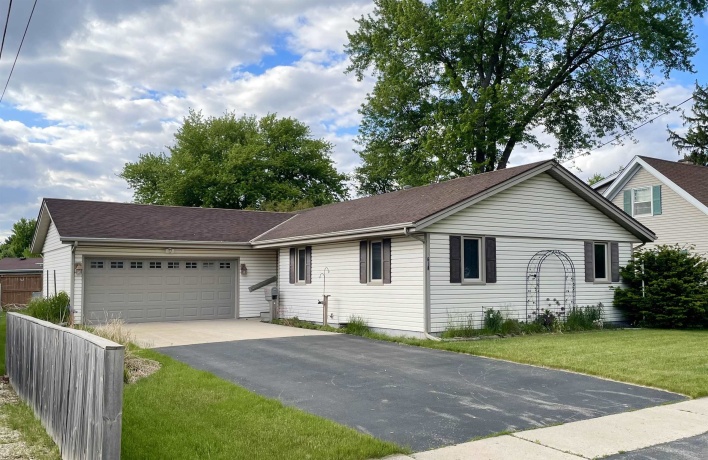 618 Macomb, BELVIDERE, Illinois 61008, 3 Bedrooms Bedrooms, ,2 BathroomsBathrooms,House,For Sale,Macomb,202602784