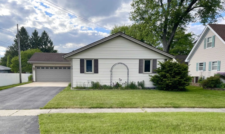 618 Macomb, BELVIDERE, Illinois 61008, 3 Bedrooms Bedrooms, ,2 BathroomsBathrooms,House,For Sale,Macomb,202602784