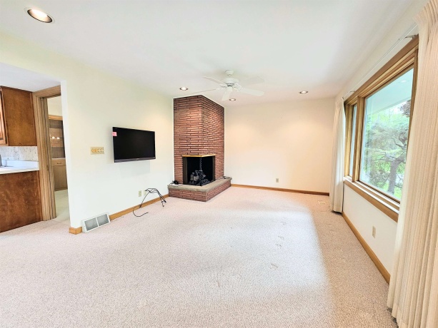 522 Sunrise, ROCKFORD, Illinois 61107, 2 Bedrooms Bedrooms, ,1 BathroomBathrooms,House,For Sale,Sunrise,202602785
