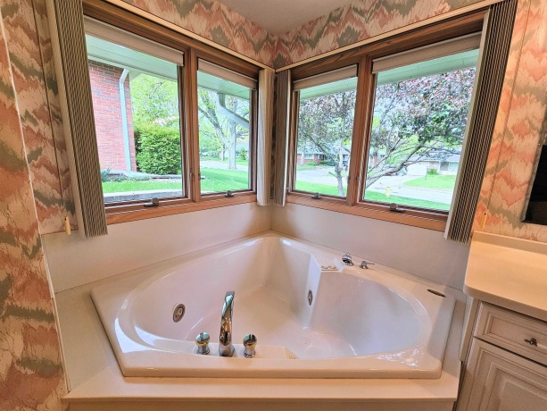 522 Sunrise, ROCKFORD, Illinois 61107, 2 Bedrooms Bedrooms, ,1 BathroomBathrooms,House,For Sale,Sunrise,202602785