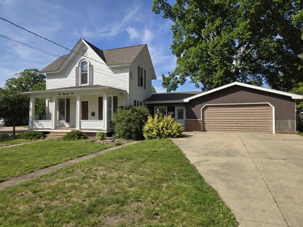 210 Morris, MORRISON, Illinois 61270, 3 Bedrooms Bedrooms, ,2 BathroomsBathrooms,House,For Sale,Morris,202602788
