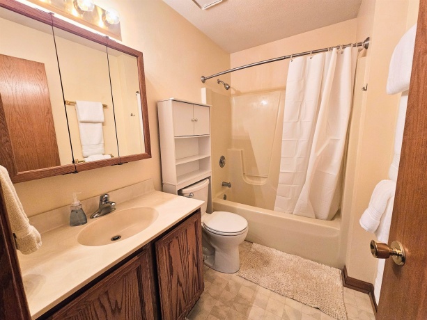 6090 Chatsworth, ROCKFORD, Illinois 61109, 3 Bedrooms Bedrooms, ,2 BathroomsBathrooms,House,For Sale,Chatsworth,202602790