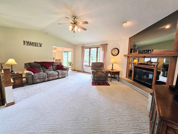 6090 Chatsworth, ROCKFORD, Illinois 61109, 3 Bedrooms Bedrooms, ,2 BathroomsBathrooms,House,For Sale,Chatsworth,202602790