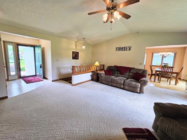 6090 Chatsworth, ROCKFORD, Illinois 61109, 3 Bedrooms Bedrooms, ,2 BathroomsBathrooms,House,For Sale,Chatsworth,202602790