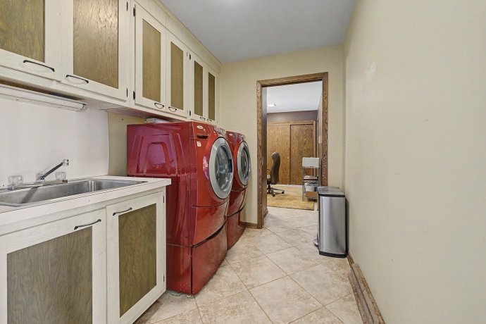 11620 Charles, MOUNT CARROLL, Illinois 61053, 5 Bedrooms Bedrooms, ,5 BathroomsBathrooms,House,For Sale,Charles,202602795