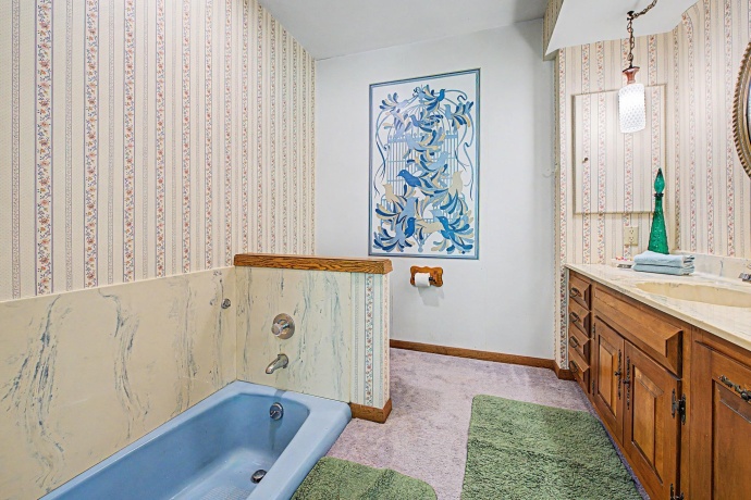 11620 Charles, MOUNT CARROLL, Illinois 61053, 5 Bedrooms Bedrooms, ,5 BathroomsBathrooms,House,For Sale,Charles,202602795