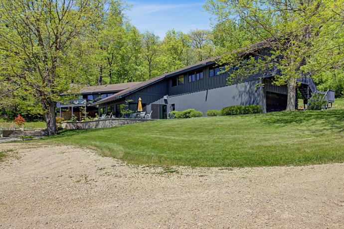 11620 Charles, MOUNT CARROLL, Illinois 61053, 5 Bedrooms Bedrooms, ,5 BathroomsBathrooms,House,For Sale,Charles,202602795