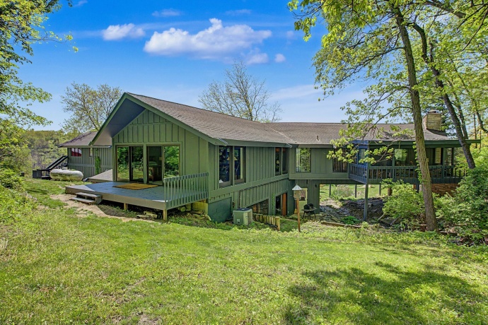 11620 Charles, MOUNT CARROLL, Illinois 61053, 5 Bedrooms Bedrooms, ,5 BathroomsBathrooms,House,For Sale,Charles,202602795